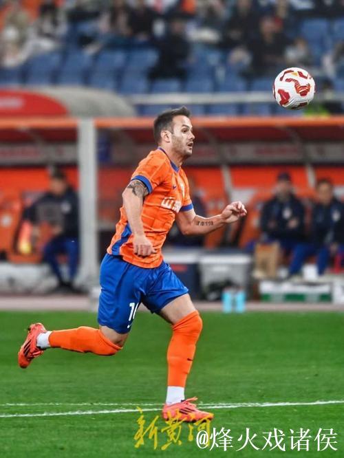 直击山东泰山4-2逆转 瓦科“救赎” 谢文能拼出胜利 直击山东泰山4-2逆转 瓦科“救赎” 谢文能拼出胜利